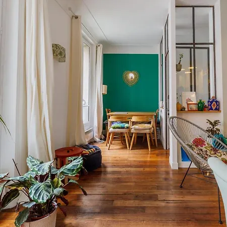 Appartamento A Small Cocoon Design Montmartre Near Abbesses Parigi